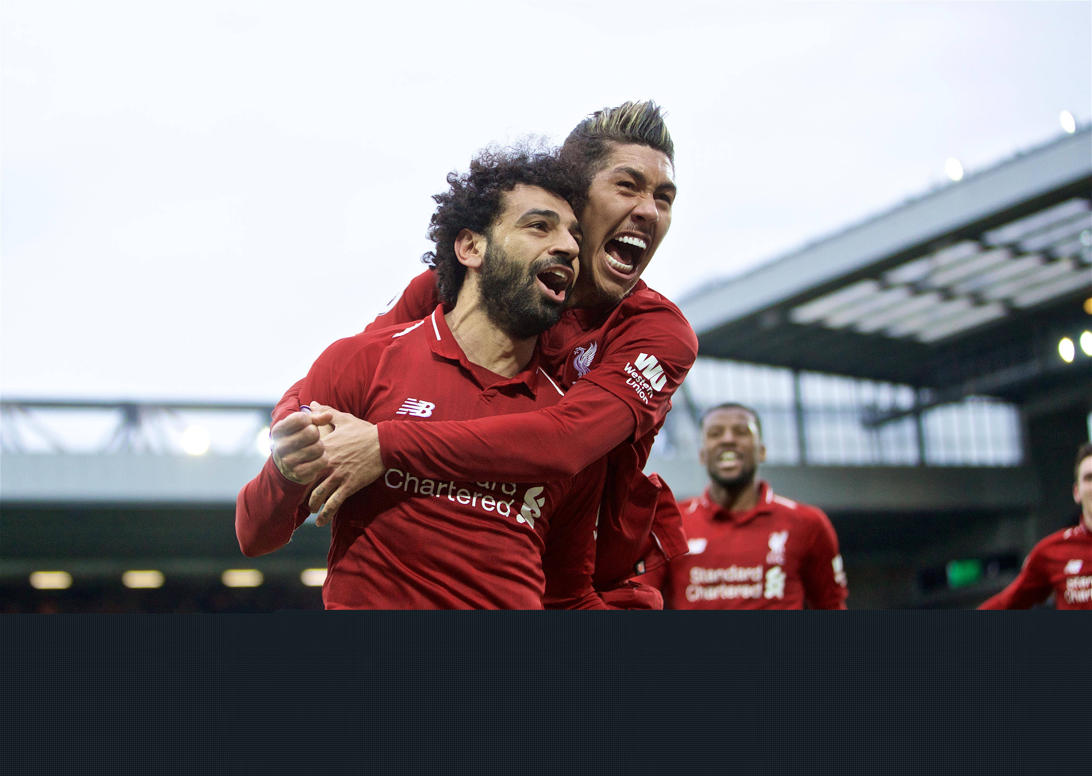 AC米兰主场3-2逆转都灵，40岁魔笛全场发挥，助力球队重返榜首，展现强大实力与斗志。