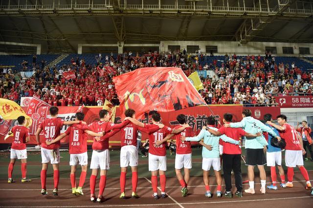 集体低迷！开拓者上半场13次失误&禁区得分14-36落后