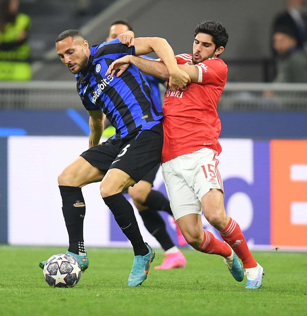 要来切尔西了？哈维-西蒙斯社媒简介删除RB莱比锡字样