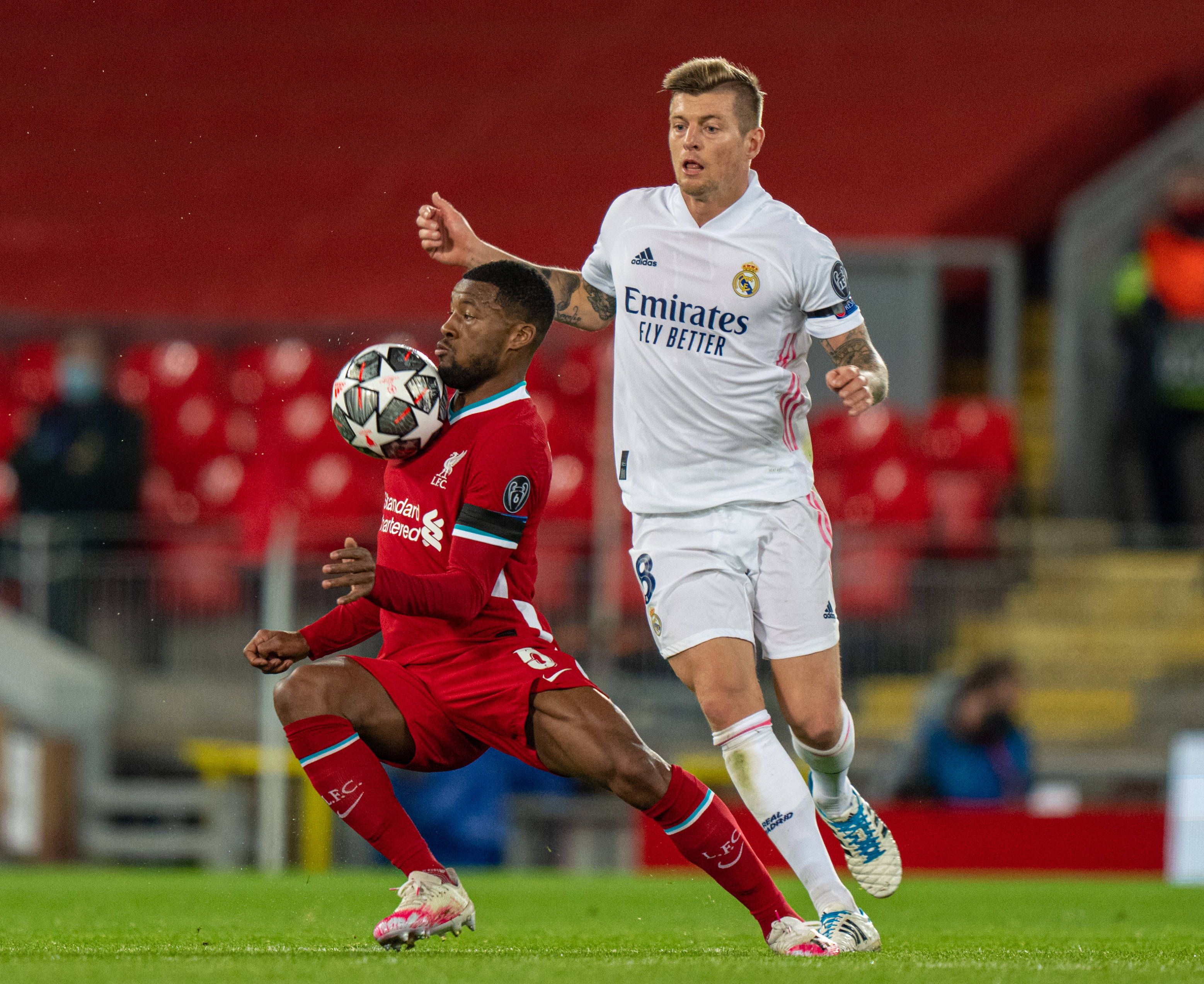 中超比赛亮点：上海海港2-1战胜山东泰山,