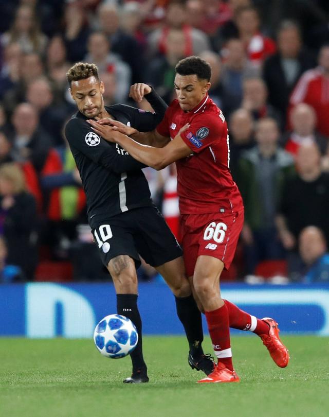 环足奖最佳中东球员候选：C罗领衔，本泽马、坎特在列（环球足球奖中东最佳球员候选出炉：C罗领衔，本泽马、坎特入选）