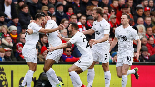 1-3被巴萨逆转，马竞连续13场西甲不败遭终结（巴萨3-1逆转马竞，13场西甲不败纪录告破）