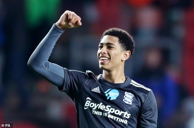 天空体育：曼联不愿轻易出售梅努，除非收到极具吸引力的报价（天空体育：除非有极具诱惑力的报价，曼联无意出售梅努）