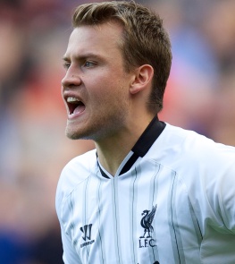 艾顿是湖人队史首位100%命中率0失误且砍两双的首发球员