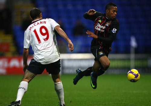 北京国安vs梅州客家首发：三外援PK四外援，塞鸟替补（北京国安对阵梅州客家首发公布：三外援对四外援，塞鸟替补待命）