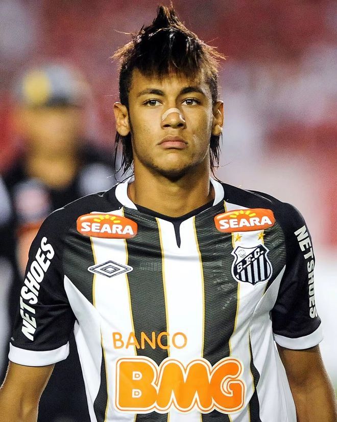 洛杉矶快船以131-116击败黄蜂，哈登55分创队史新高，成为NBA第四位得分超55分的球员，表现惊艳。