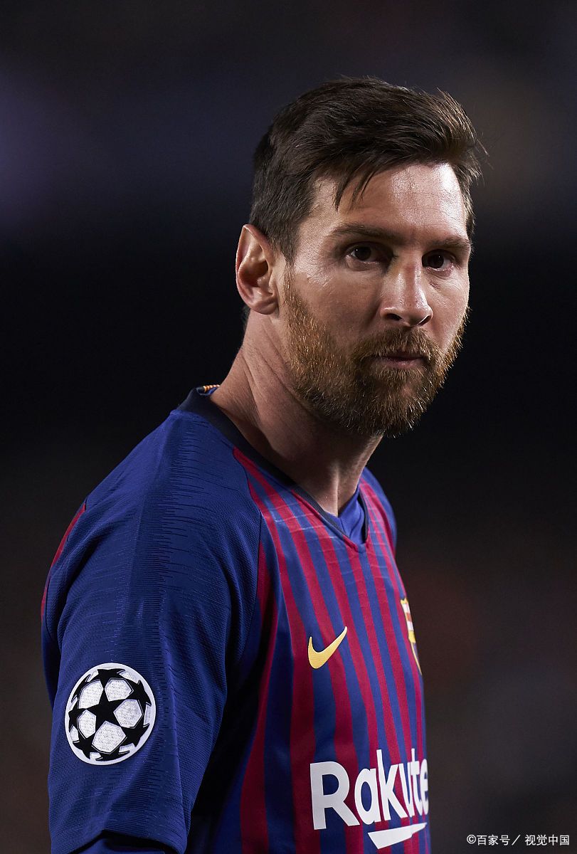 埃梅里两次各项赛事十连胜，是维拉队史首位做到的主帅（埃梅里两度率维拉各项赛事十连胜，成队史首位达成此纪录的主帅）