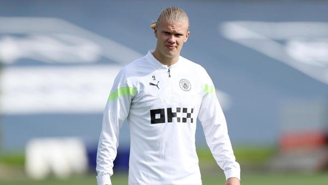 成都蓉城在中超和足协杯表现不佳，古尔芬克尔可能离队，周定洋面临续约问题，俱乐部需补强阵容。（双线低迷的成都蓉城：古尔芬克尔或离队、周定洋续约成疑，补强迫在眉睫）