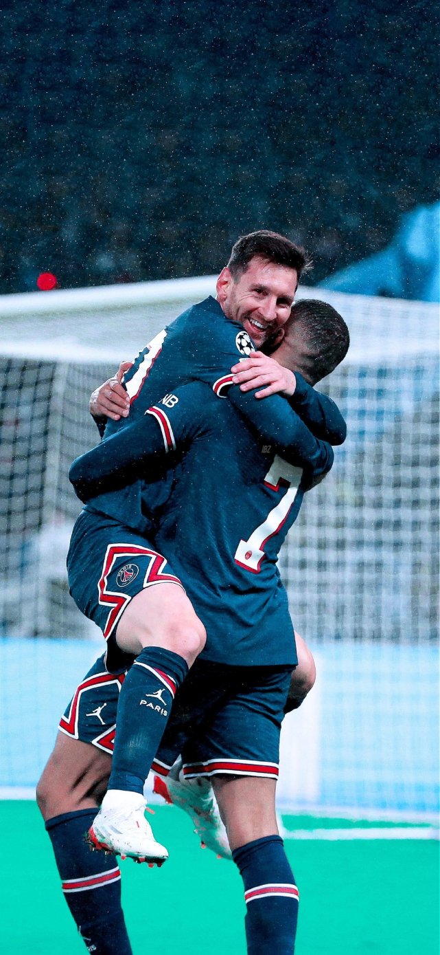 非洲杯半场：姆伯莫助攻，埃永破门，喀麦隆1-0加蓬（非洲杯半场战报：姆伯莫送助攻，埃永建功，喀麦隆1-0领先加蓬）