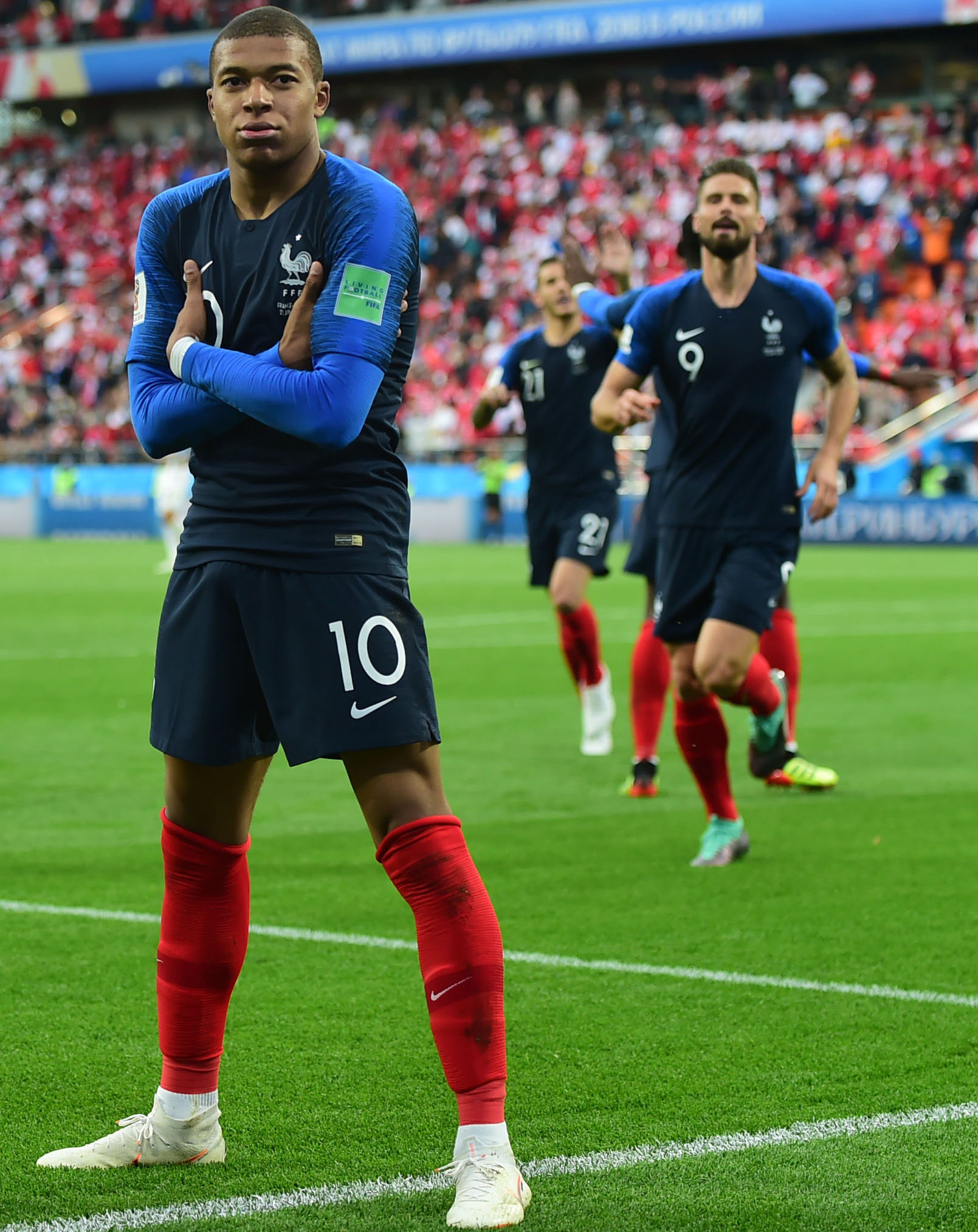 西班牙人董事：球队赛季目标为跻身前六，业务收入达到1亿欧（西班牙人董事：本赛季冲击前六，营收目标达1亿欧元）