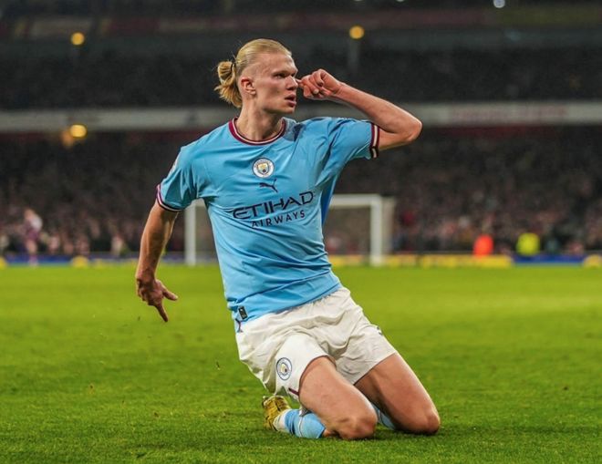 世界波直挂死角，全场尖叫