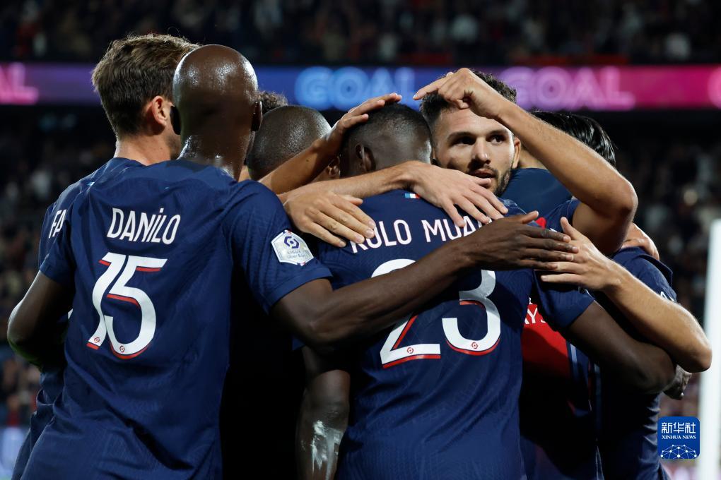 NBA焦点战：湖人主场逆转掘金,