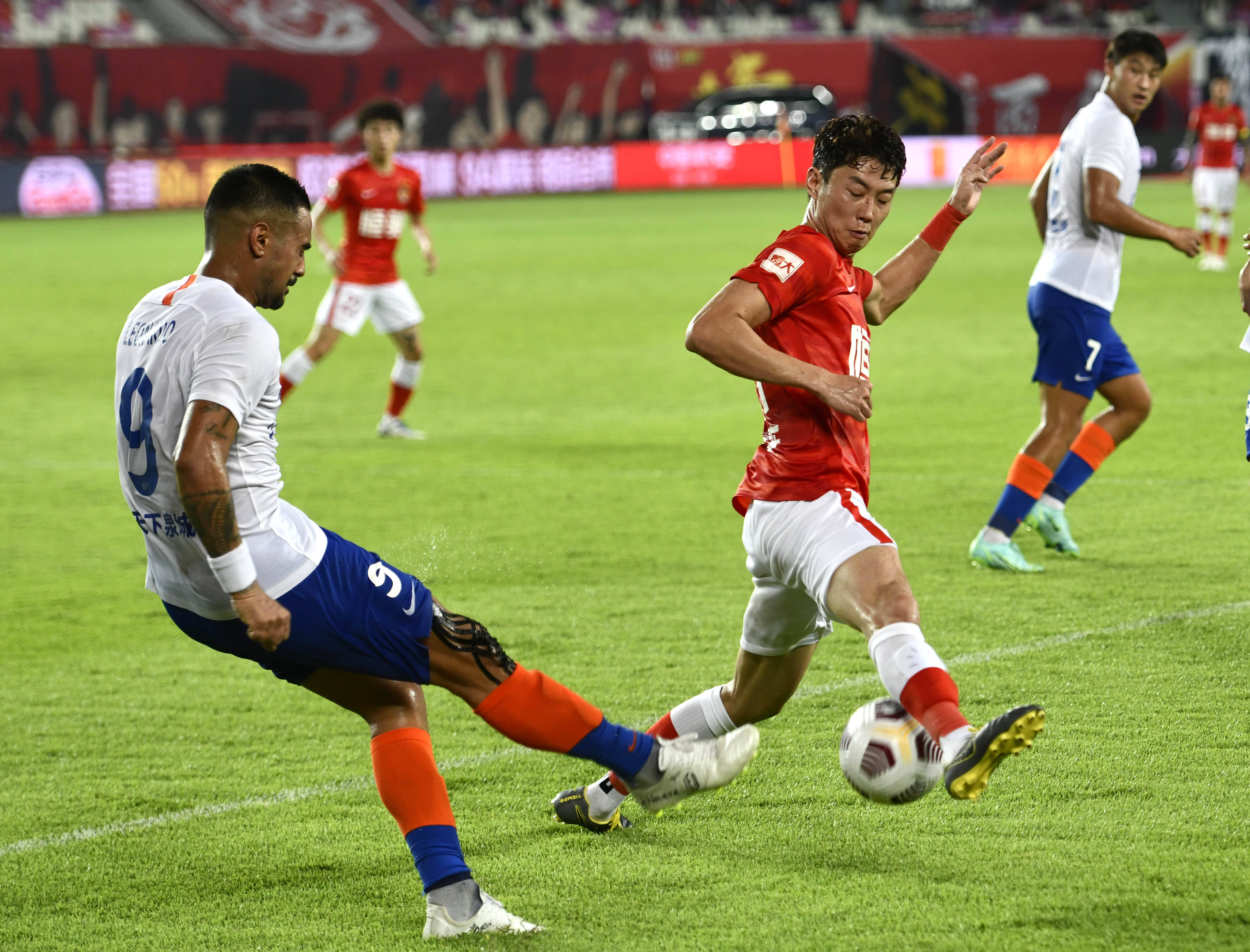 本轮欧冠英超球队5胜1平只有蓝军没赢，西甲5队只有马竞赢球（欧冠综述：英超5胜1平仅蓝军未取胜，西甲五队唯马竞赢球）