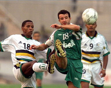 英超-利物浦客场2-1九人热刺，伊萨克破门，西蒙斯罗梅罗染红（英超：利物浦客场2-1力克九人热刺，伊萨克破门，西蒙斯与罗梅罗染红）